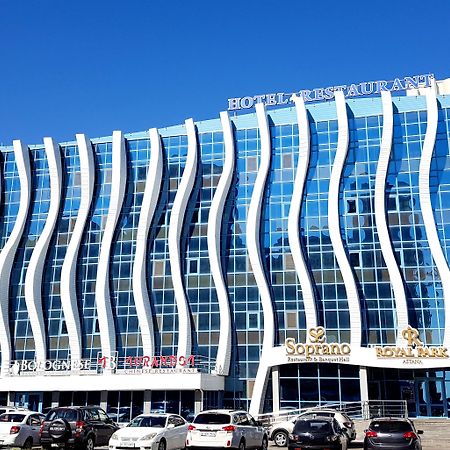 Reikartz Park Astana Ex-Royal Park Hotel & Spa Esterno foto