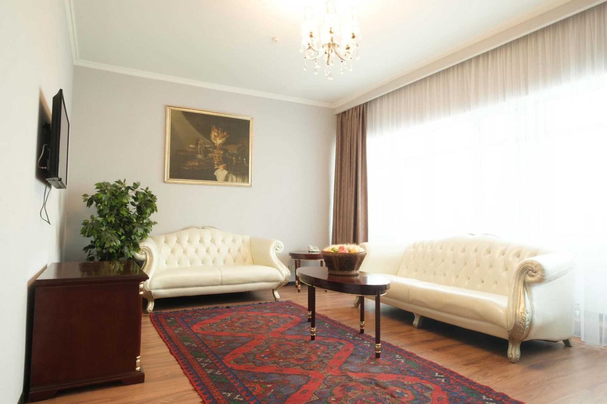 Reikartz Park Astana Ex-Royal Park Hotel & Spa Esterno foto