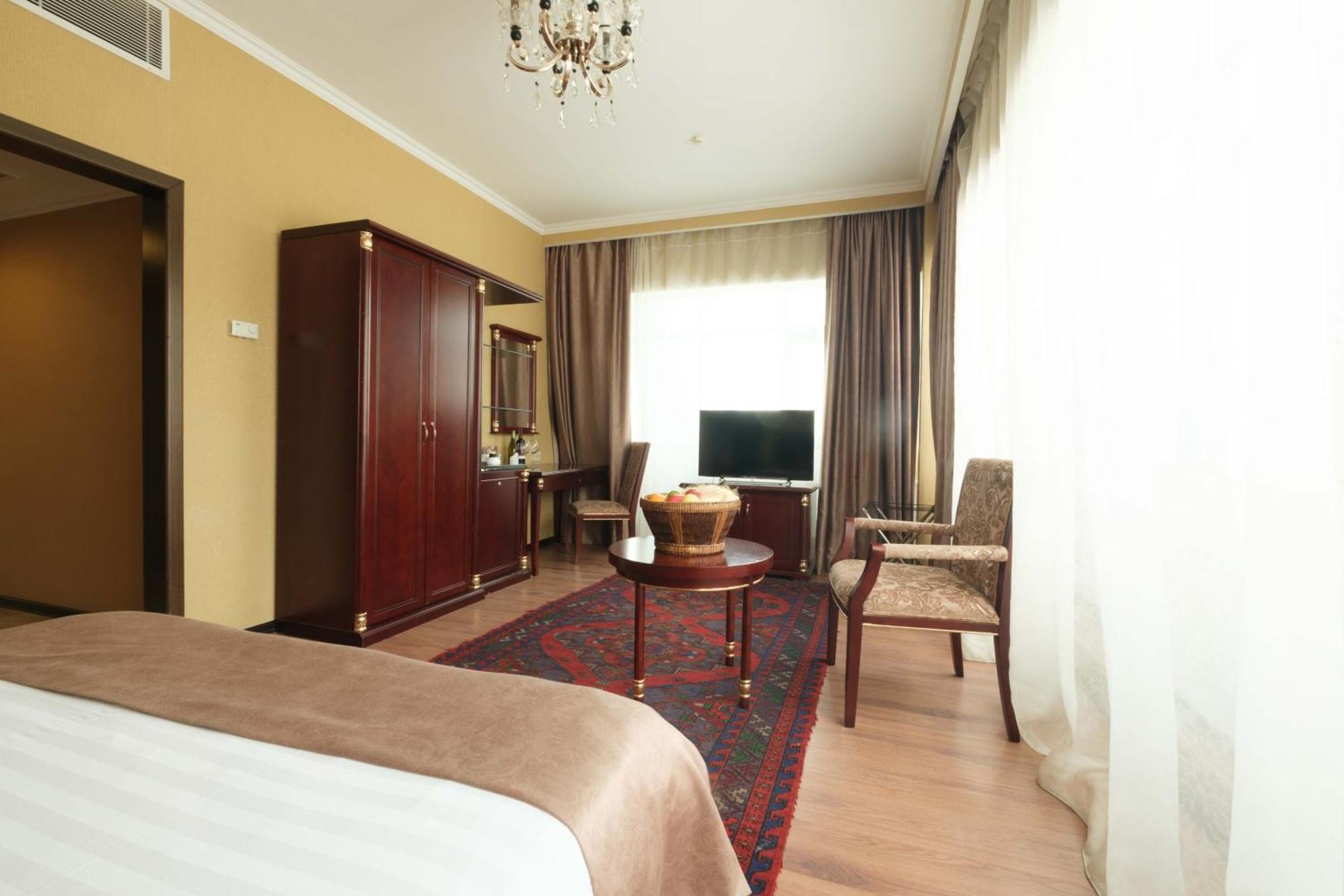 Reikartz Park Astana Ex-Royal Park Hotel & Spa Esterno foto