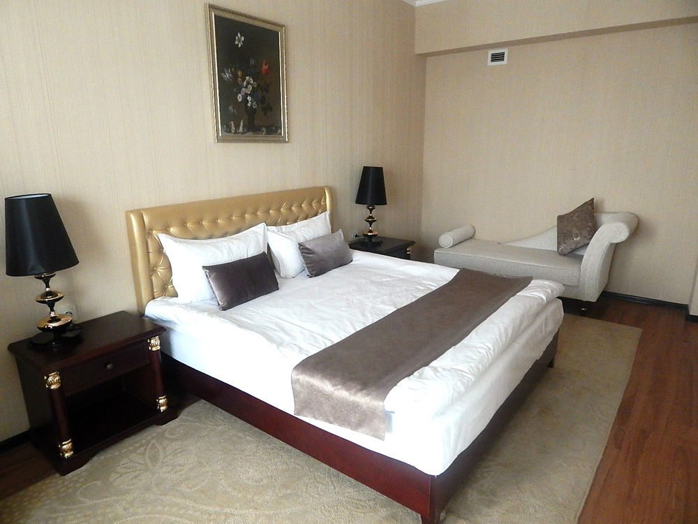 Reikartz Park Astana Ex-Royal Park Hotel & Spa Esterno foto