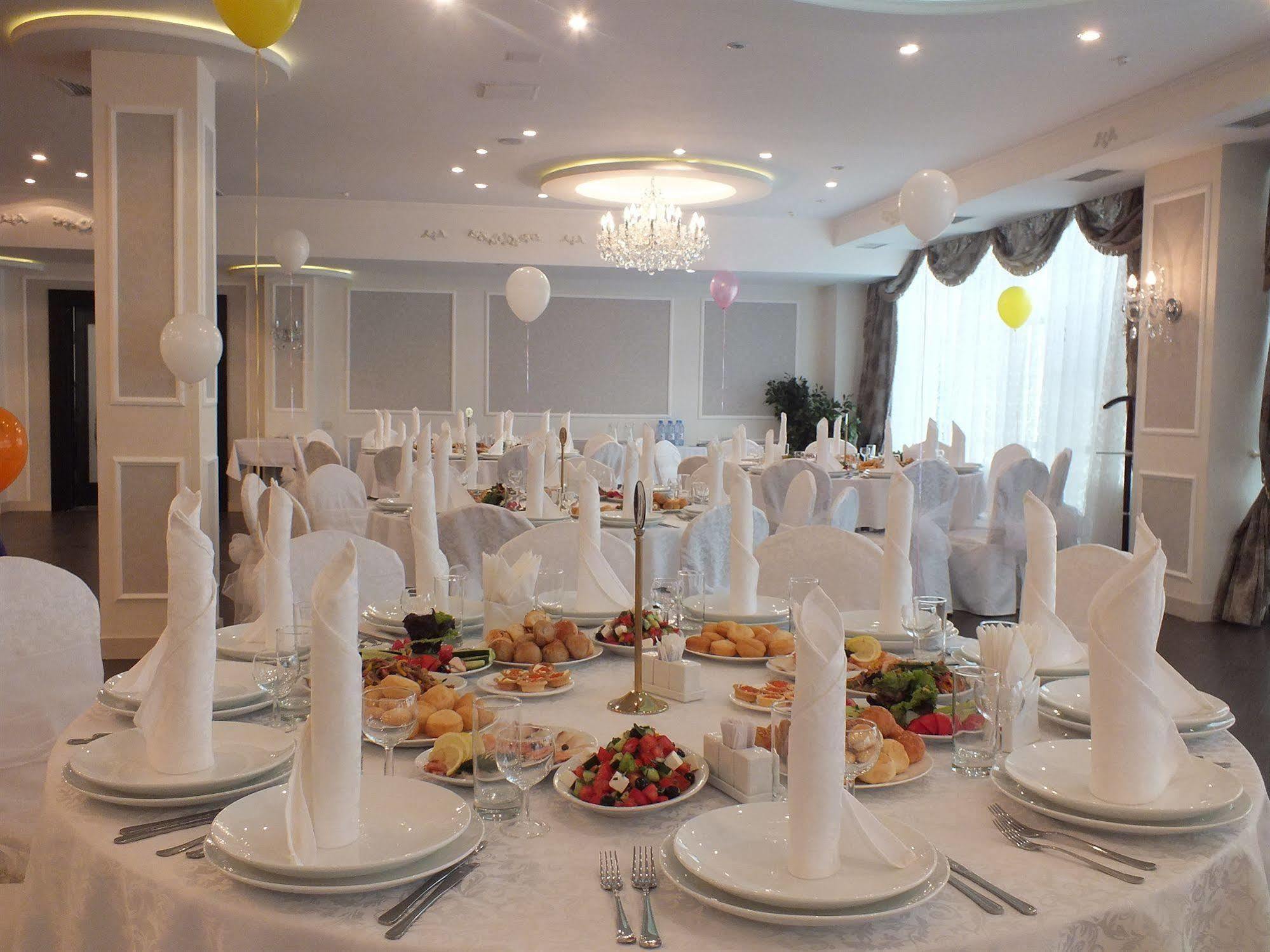 Reikartz Park Astana Ex-Royal Park Hotel & Spa Esterno foto