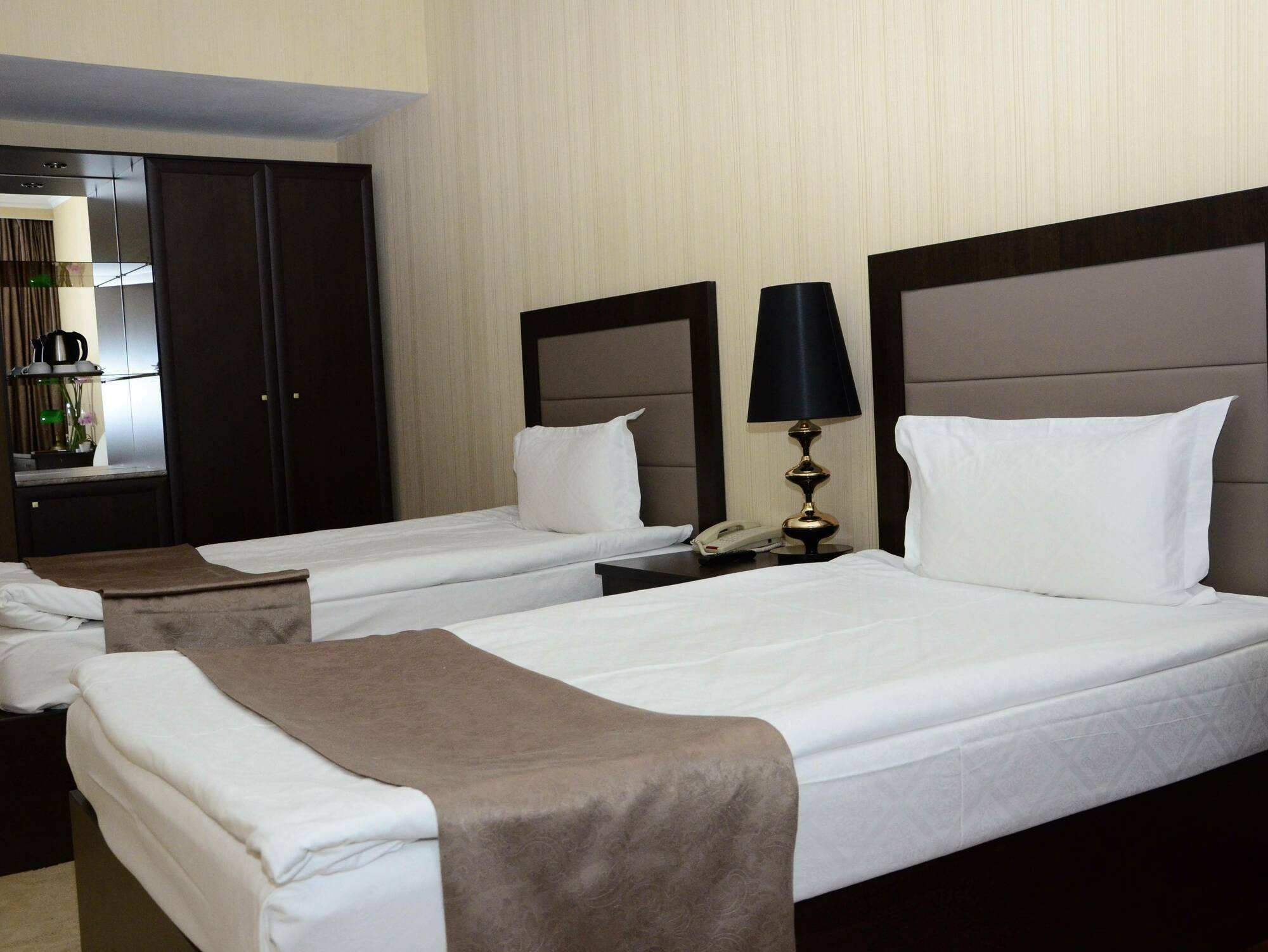 Reikartz Park Astana Ex-Royal Park Hotel & Spa Esterno foto